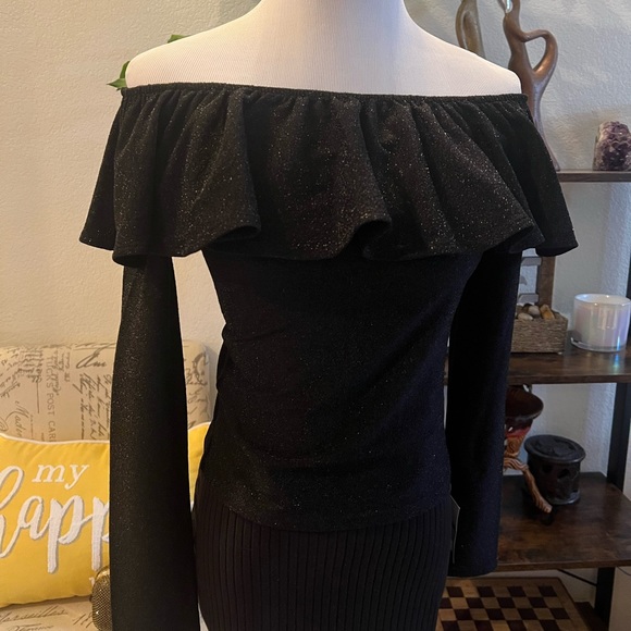 H&M Sweaters - ✅ NWT Off-Shoulder Long Sleeve Top